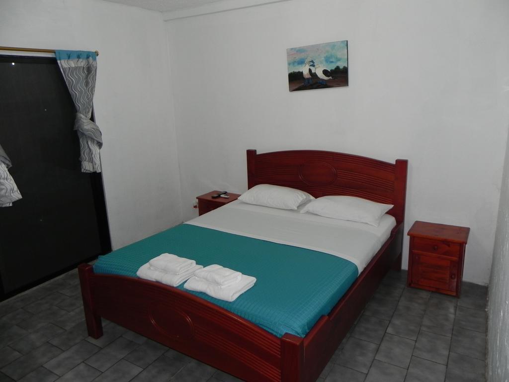 Hotel Galapagos Paradise Пуерто Айора Екстериор снимка